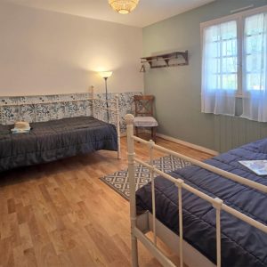 Er Scoudec : chambre en RDC avec 2 lits simples
