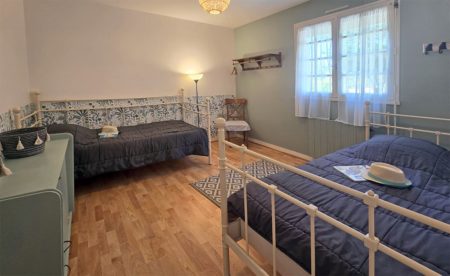 Er Scoudec : chambre en RDC avec 2 lits simples