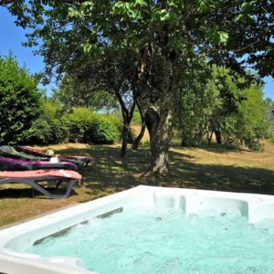 Détente dans le jacuzzi